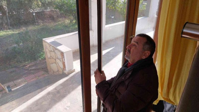 Hırsızlar Avukatın İki Ayrı Yerdeki Yazlığını Soydu