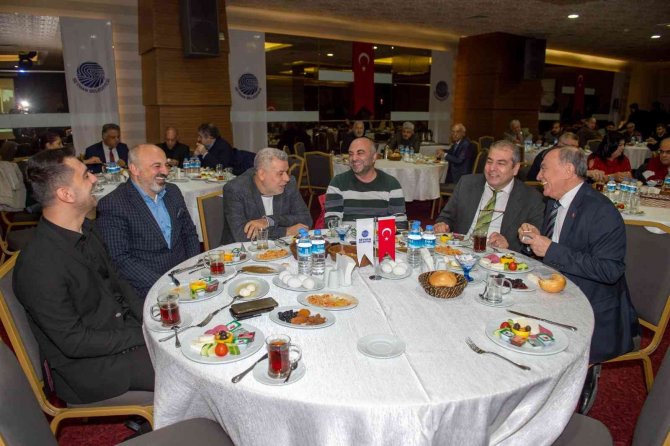 Başkan Akay Açıkladı: “Kent Meydanı Büyükşehir’e Devrediliyor”