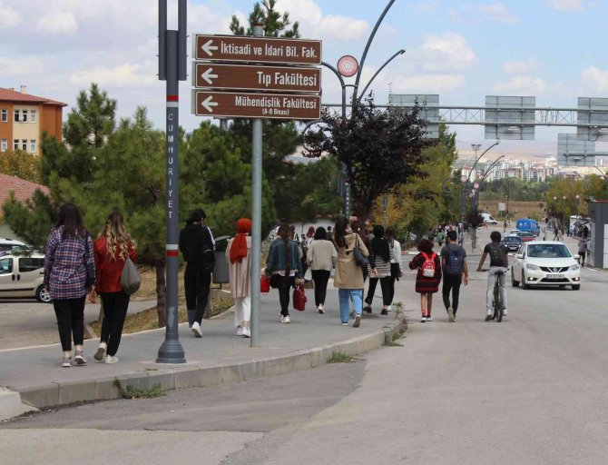 Sivas Cumhuriyet Üniversitesi 2. Dönem Tamamen Yüz Yüze Eğitme Geçmeyi Planlıyor