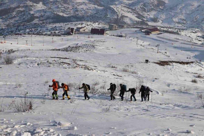 2 Bin 552 Metre Yükseklikteki Yıldız Dağı’na Tırmandılar
