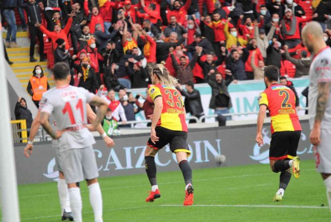 Spor Toto Süper Lig: Göztepe: 1 - Antalyaspor: 0 (İ̇lk Yarı)
