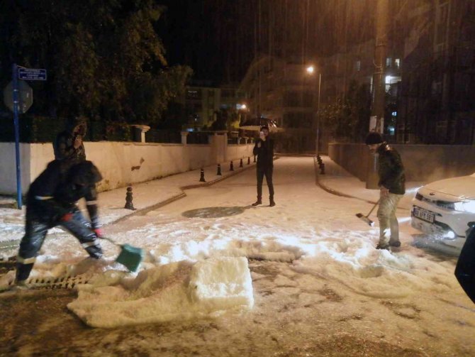Turizm Bölgesi Marmaris’te Yangın Ve Sel Sonrası Dolu Kabusu