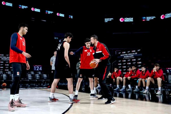 Tbf Başkanı Türkoğlu: “Türk Basketbolunda Bir Jenerasyon Değişikliği Yaşandı”