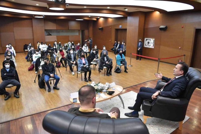 Tuzla Belediye Başkanı Yazıcı Gençlerle Bir Araya Geldi