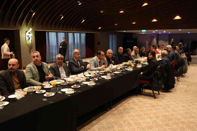 Vali Elban, Gazetecilerle Buluştu