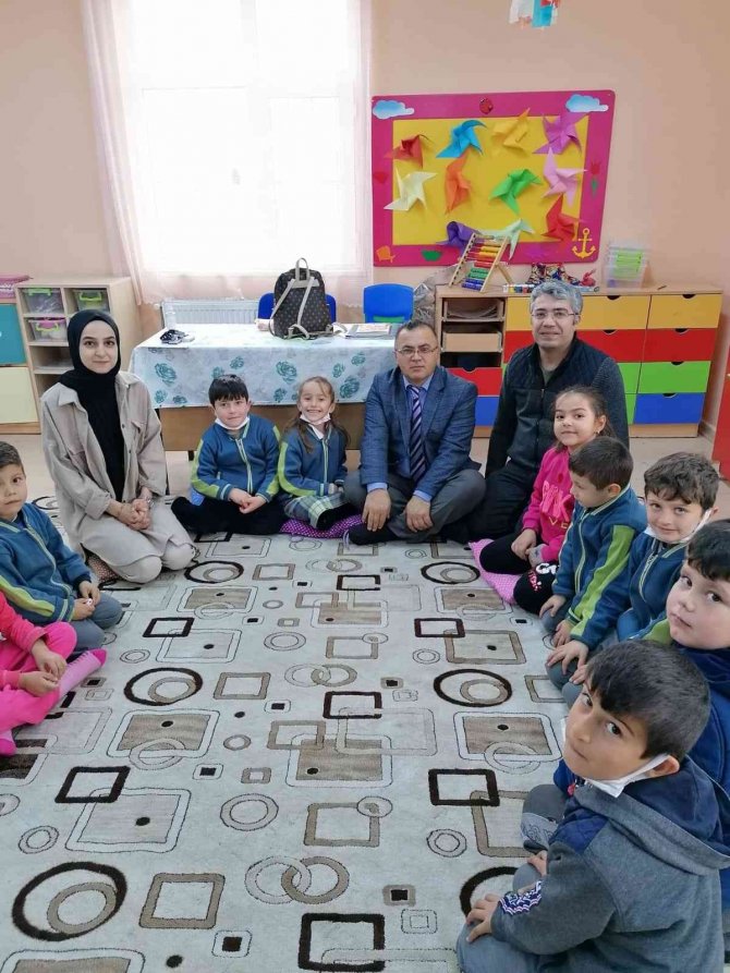 Akdağmadeni Kütüphanesi Okullarda Okuma Etkinliği Başlattı