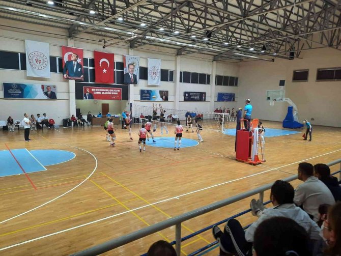 Ayvalıkgücü Voleybolda Doludizgin Gidiyor