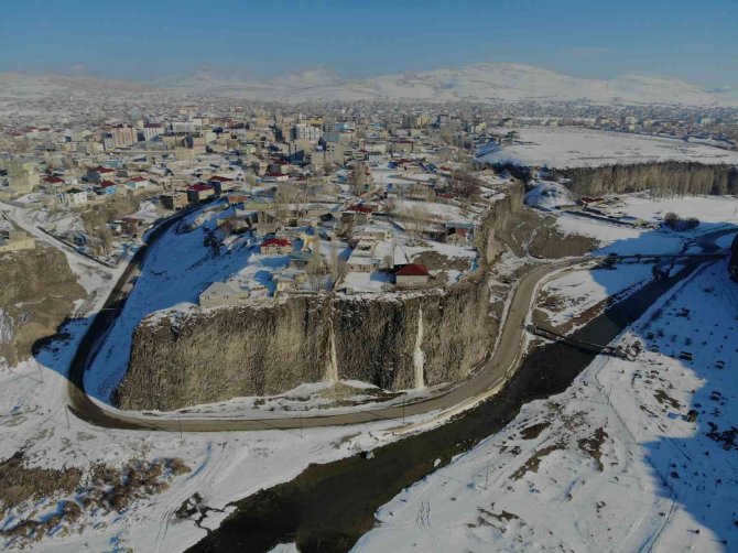 Beyaza Bürünen Murat Kanyonu, Manzarasıyla Görenleri Mest Ediyor