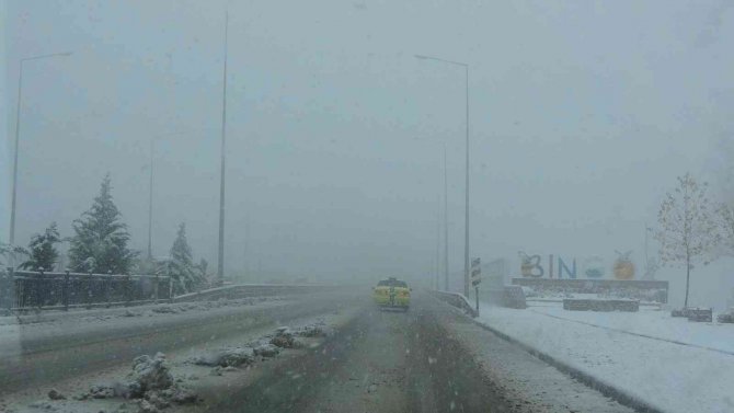 Bingöl’de 103 Köy Yolu Ulaşıma Kapandı
