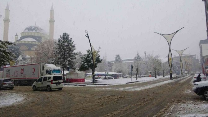 Bingöl’de 103 Köy Yolu Ulaşıma Kapandı