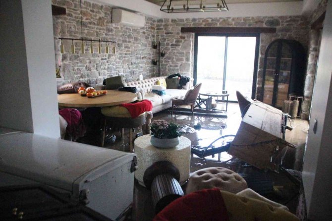 Bodrum’da Sel Faciası, Evleri Su Bastı, Sokak Hayvanları Boğuldu