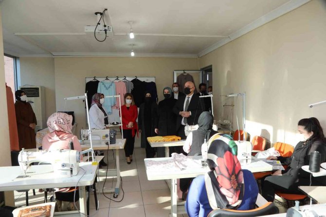 Ki̇gem İle Hem Öğreniyor Hem De Aile Ekonomisine Katkı Sağlıyorlar