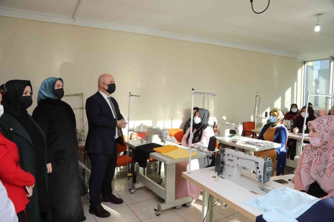 Ki̇gem İle Hem Öğreniyor Hem De Aile Ekonomisine Katkı Sağlıyorlar