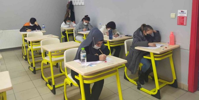 Öğrenciler Açılı Olmak İçin Ter Döktü