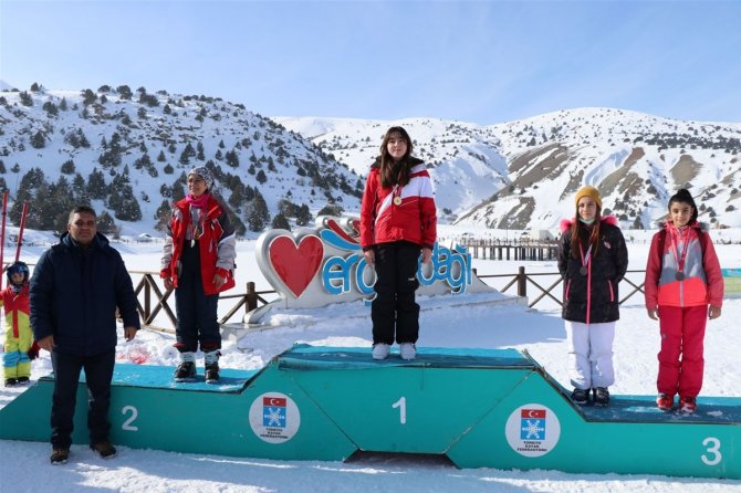 Erzincan’da Kayak İl Birinciliği Müsabakaları Yapıldı