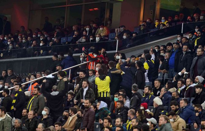 Kadıköy’de ‘Yönetim İ̇stifa’ Sesleri Yükseldi