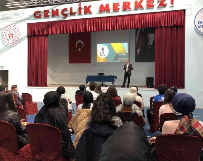 Alanında Uzman İsimler Gençlerle Bir Araya Geliyor