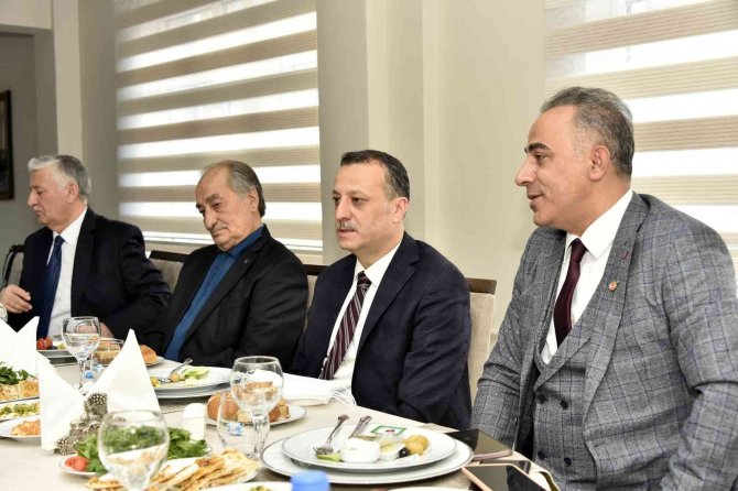 Vali Taşbilek Gazetecilerle Buluştu