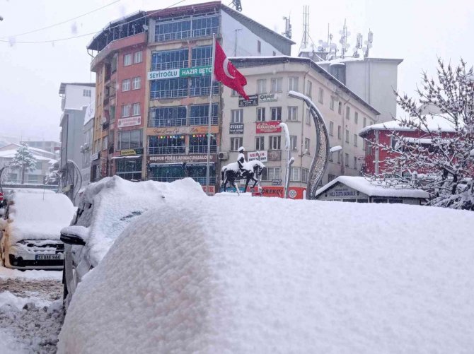 Hakkari’de 95 Yerleşim Yerinin Yolu Kapandı