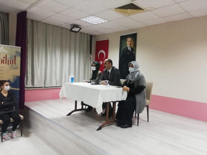 İ̇l Müdürü Özdemir Öğrencilerle Bir Araya Geldi