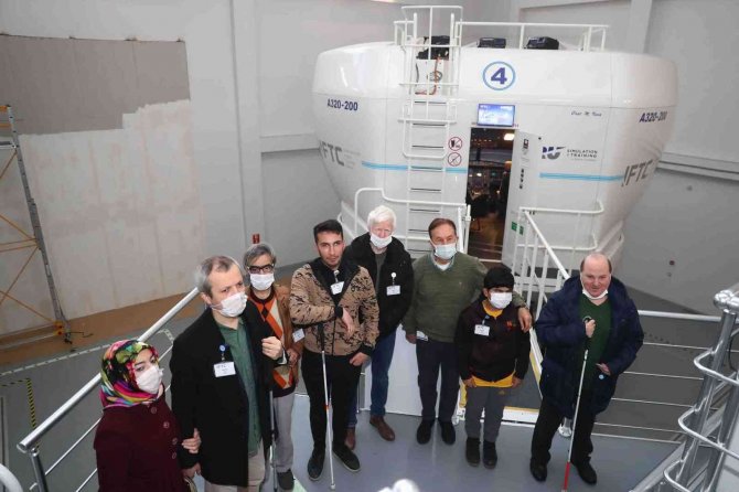 Görme Engelliler Uçak Kullandı