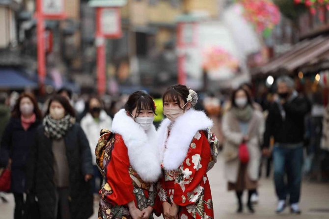 Japonya’da Gençler Yetişkinler Günü‘nü Kimono Giyerek Kutladı