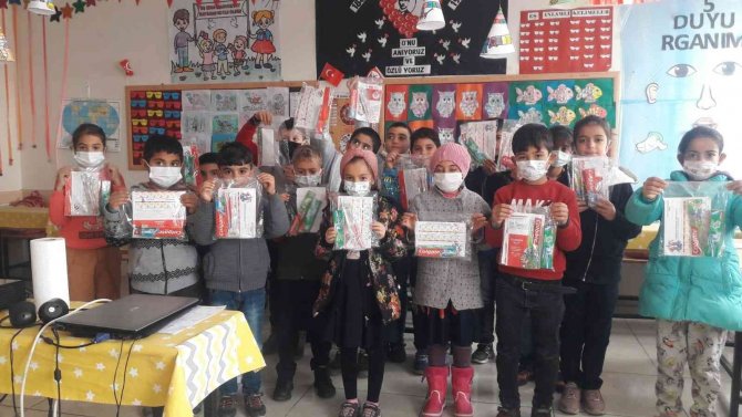 Kahta’daki Öğrencilere, Diş Bakım Seti Dağıtıldı