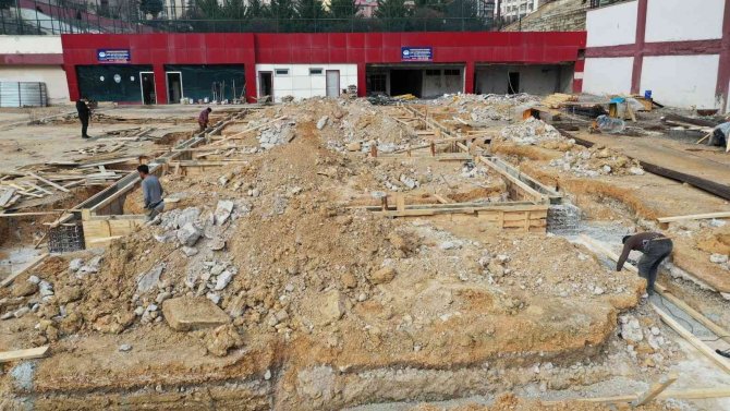 İ̇ncirli Semt Pazarında Hummalı Çalışma