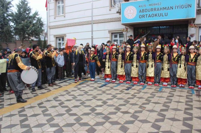 Yabancı Öğrenciler Halay Çekti Çifte Telli Oynadı