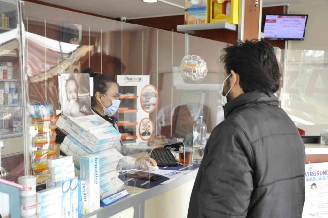 Grip İle Koronavirüsü Karıştıranlar Eczacılara Ve Aile Hekimlerine Koşuyor