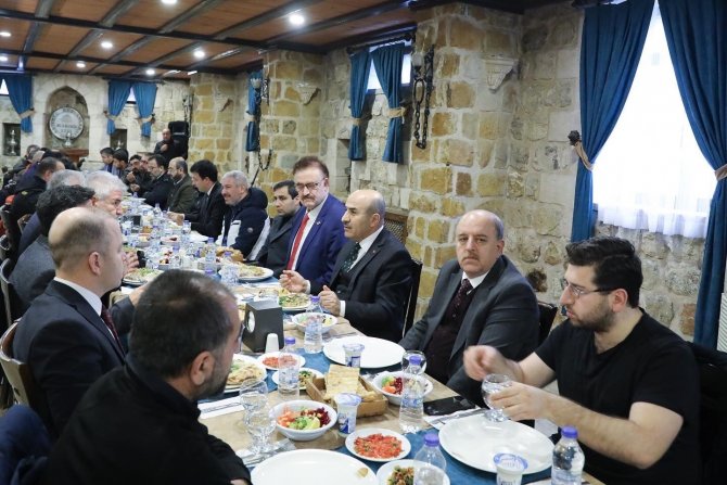 Mardin Valisi Demirtaş, Çalışan Gazetecilerle Bir Araya Geldi