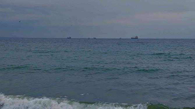 Marmara Denizi Ulaşımına Poyraz Engeli: Çok Sayıda Tekne Limana Bağlandı