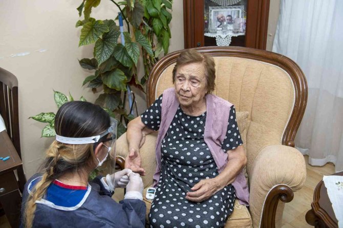 Mersin Büyükşehir Belediyesi, 2021’de 30 Bin Haneye Evde Sağlık Hizmeti Sundu