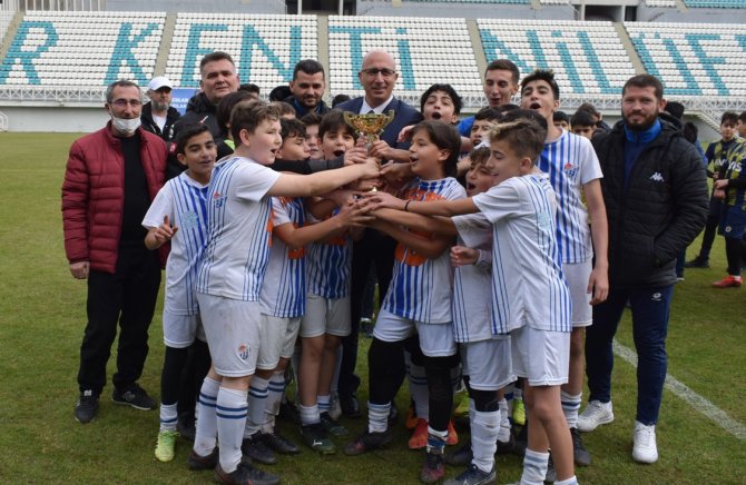 Nilüfer Kupası’nda Şampiyon Özlücespor