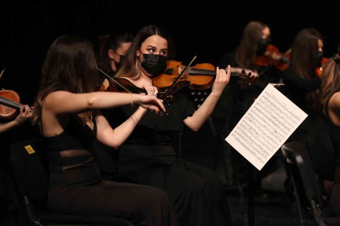 Nilüfer Oda Orkestrası Hayran Bıraktı