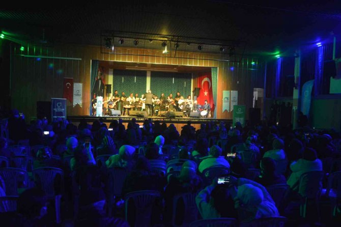 Ezgiler Yunus’u Söyledi