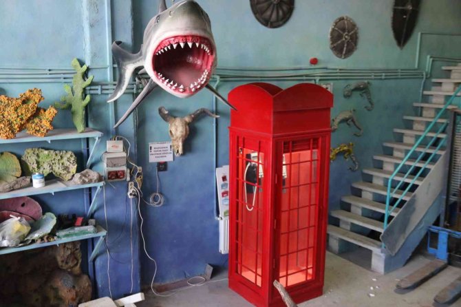 İ̇konik Telefon Kulübesini Akvaryuma Çevirdiler