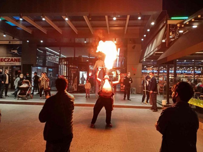 Avm’de Ateş Şov
