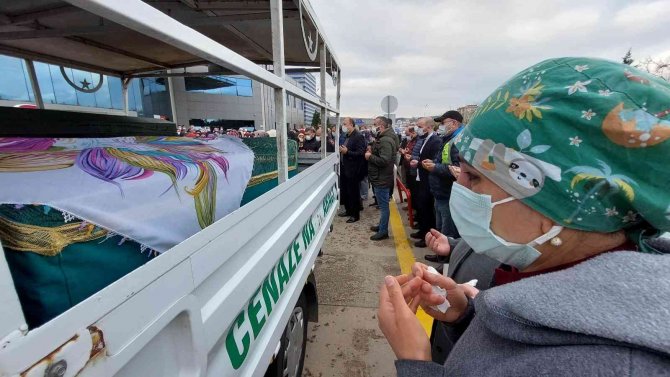 Beyin Kanamasından Hayatını Kaybeden Hastane Çalışanı İçin Tören