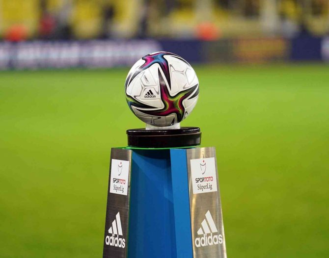 Spor Toto Süper Lig: Fenerbahçe: 0 - Adana Demirspor: 0 (Maç Devam Ediyor)