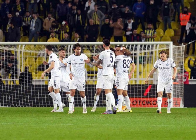 Spor Toto Süper Lig: Fenerbahçe: 1 - Adana Demirspor: 1 (İ̇lk Yarı)