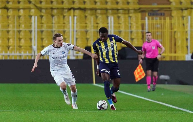 Spor Toto Süper Lig: Fenerbahçe: 0 - Adana Demirspor: 0 (Maç Devam Ediyor)