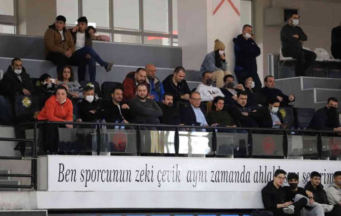 Filede Turgutlu Belediyespor Rüzgarı Esti