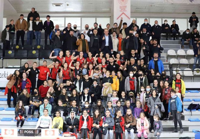 Filede Turgutlu Belediyespor Rüzgarı Esti