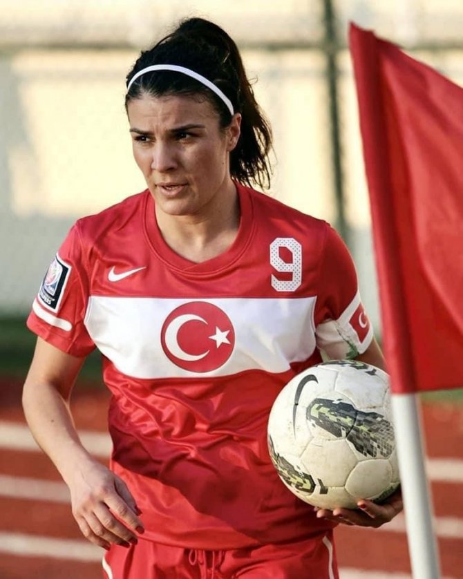 Avrupa’nın En İyi Türk Kadın Futbolcusu Denizli’ye Geliyor