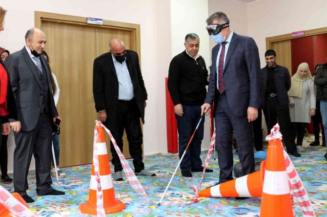 Van Büyükşehir’den ’Beyaz Baston Haftası’nda Miniklere Farkındalık Eğitimi