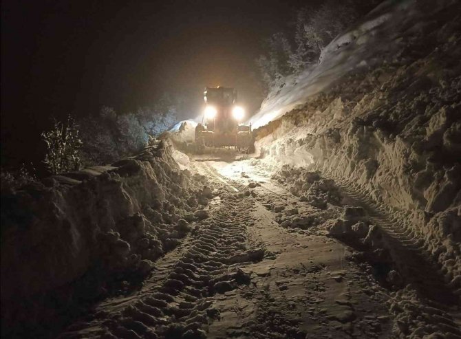 Yolda Kalan Araçların İmdadına Büyükşehir Belediyesi Yetişti