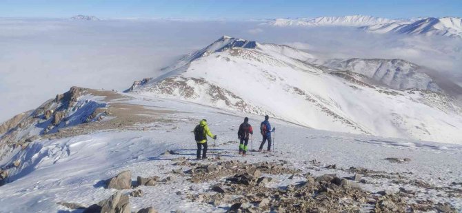 Kar Ve Sisle Kaplı 3 Bin 537 Rakımlı Artos Dağı’na Tırmandılar