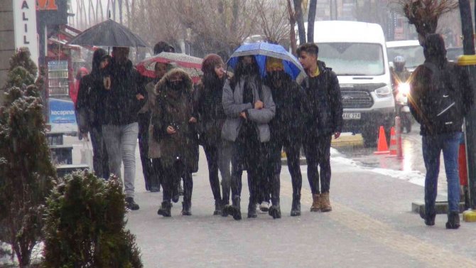 Van’da Kar Yağışı