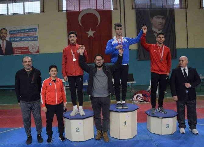 Yunusemreli Tekvandocular Yeni Yılın İlk Madalyalarını Topladı